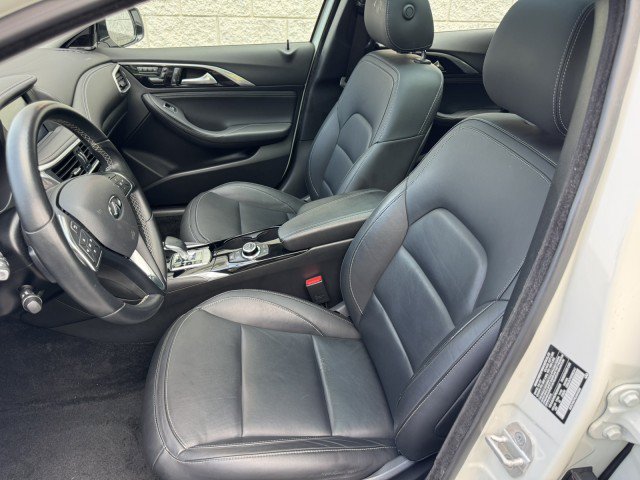 Used 2018 INFINITI QX30 Premium w/ Navigation Package FWD image 7