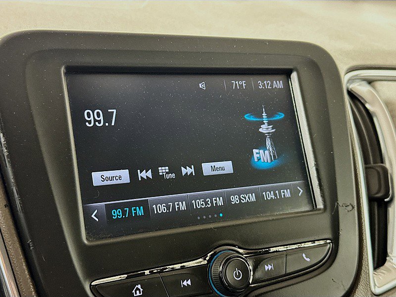 Used 2017 Chevrolet Malibu LT FWD image 14