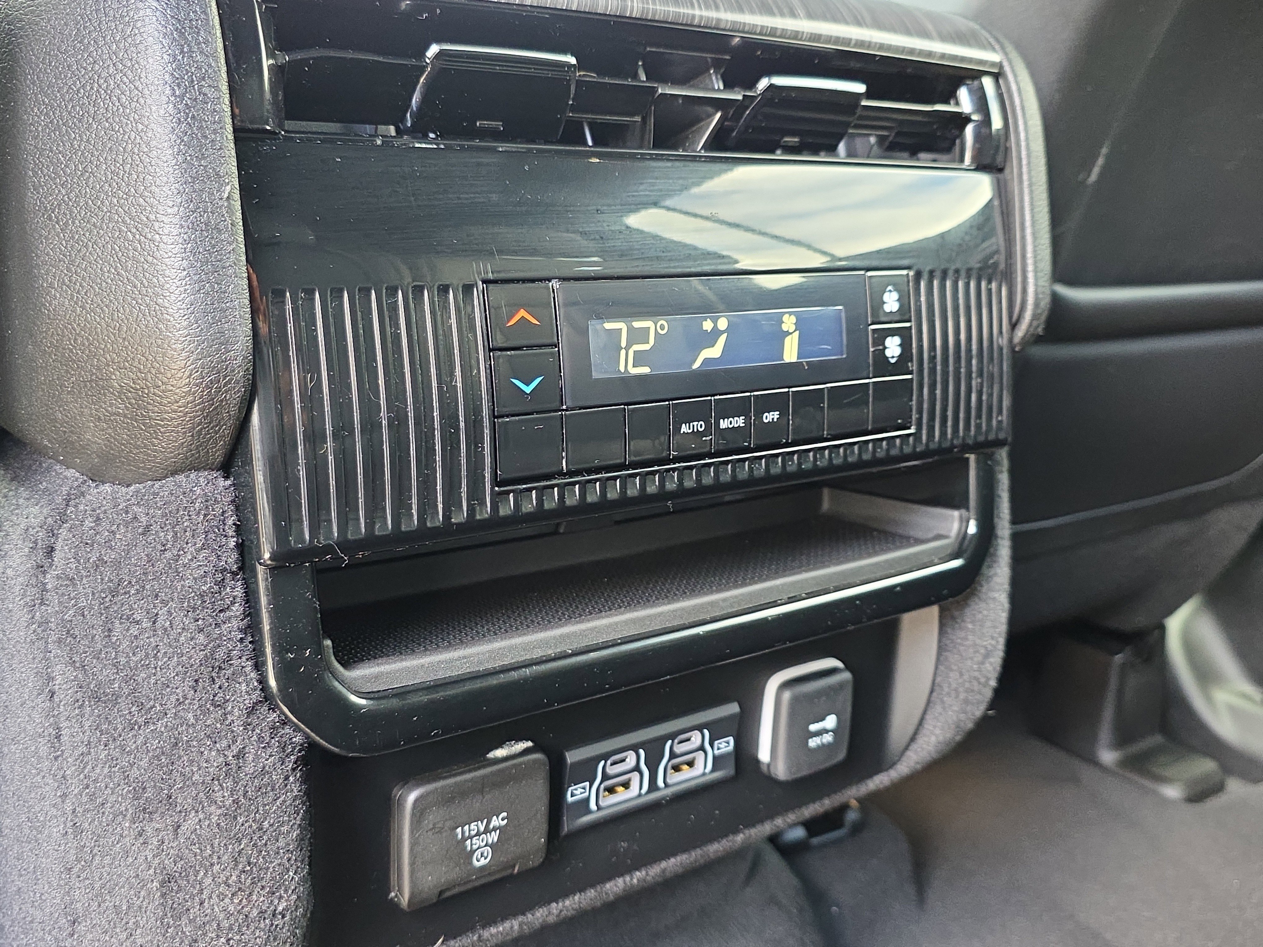 Used 2024 Jeep Wagoneer L Series II w/ Flexible Seating Group AWD/4WD image 19