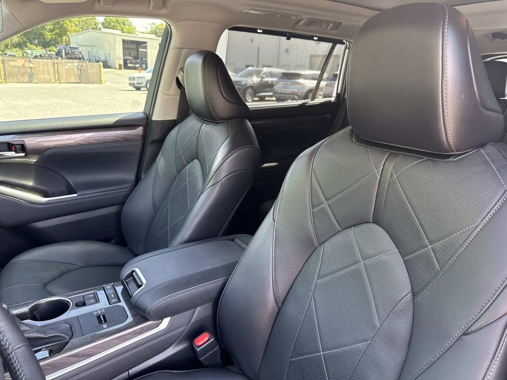 Used 2022 Toyota Highlander Platinum image 22