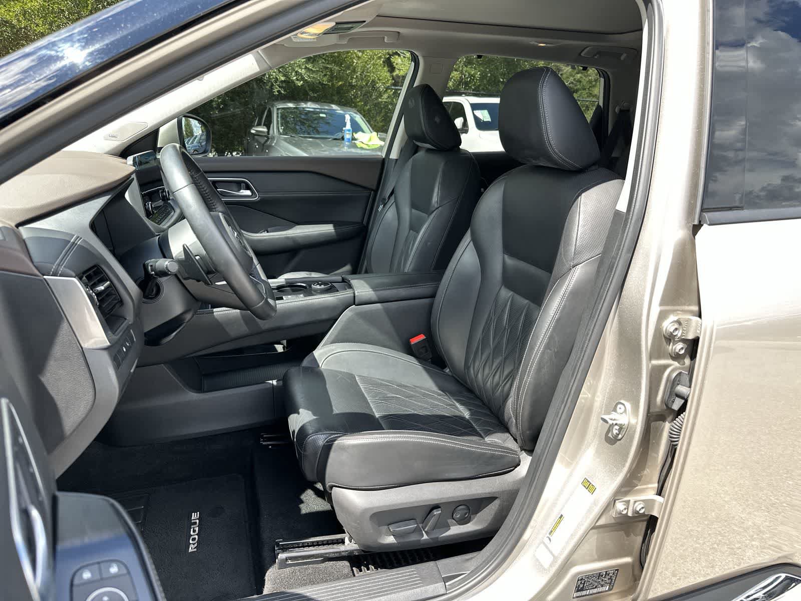 Used 2021 Nissan Rogue Platinum AWD/4WD image 3