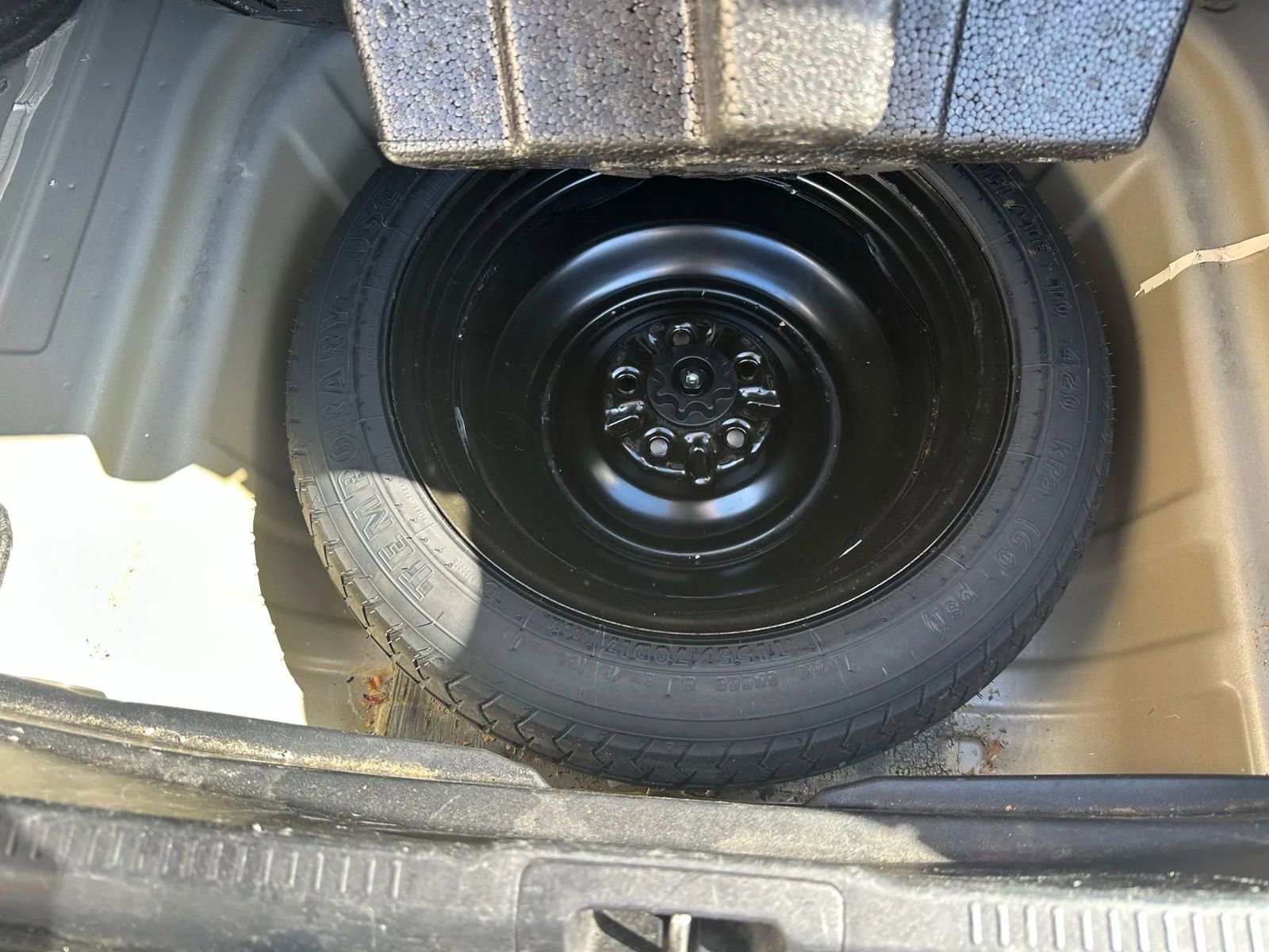 Used 2014 Toyota Camry LE image 18