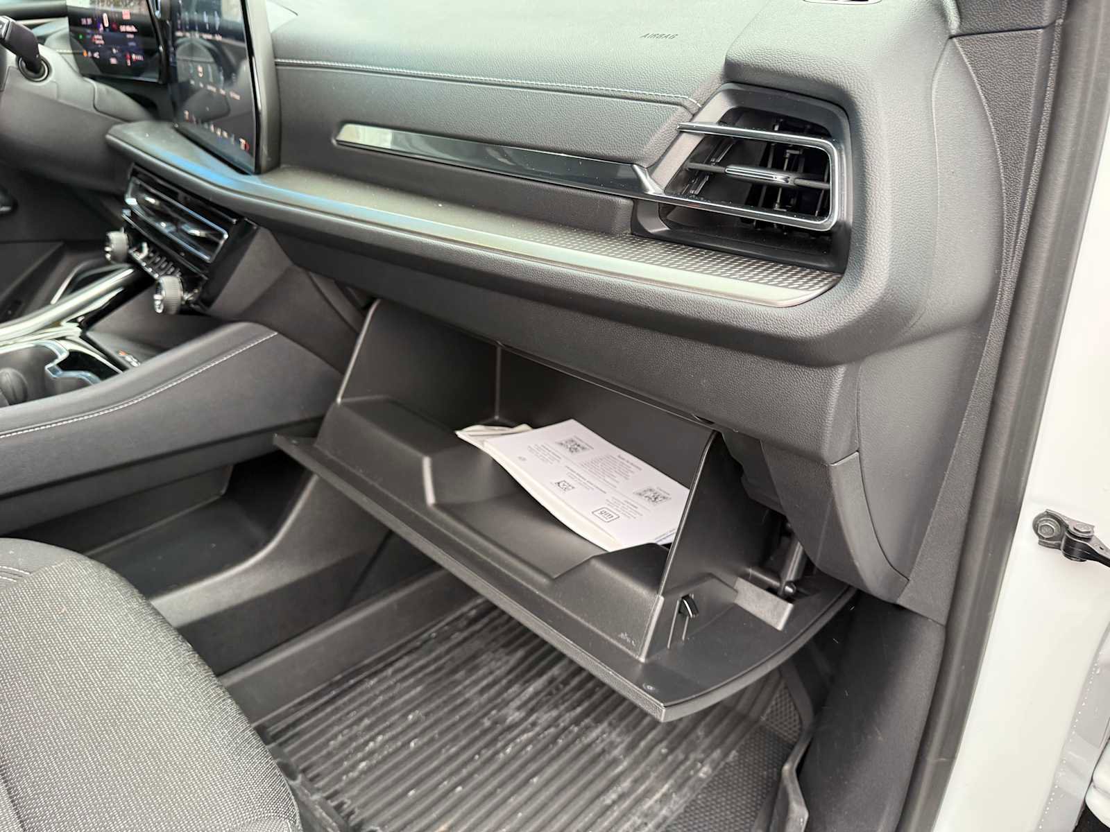 Used 2024 Chevrolet Traverse LT w/ Enhanced Driving Package image 80