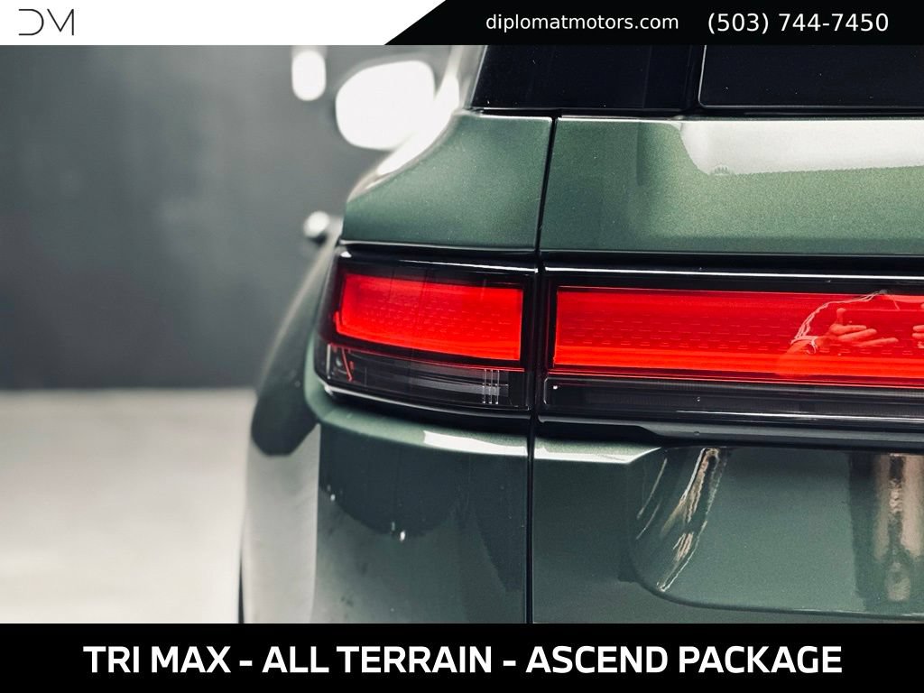 Used 2025 Rivian R1S Premium AWD/4WD image 14