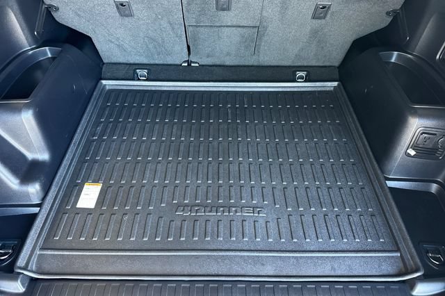 Used 2021 Toyota 4Runner SR5 Premium AWD/4WD image 17