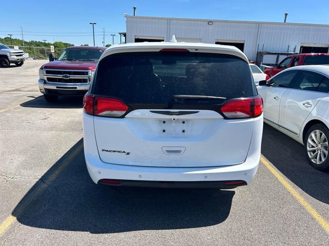 Used 2020 Chrysler Pacifica Touring w/ S Appearance Package FWD image 4