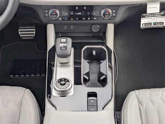 New 2025 Mitsubishi Outlander SEL image 17