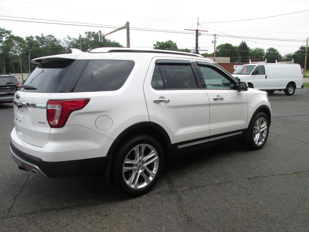 Used 2016 Ford Explorer Limited w/ Equipment Group 301A AWD/4WD image 18