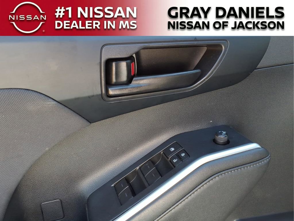 Used 2024 Toyota Highlander LE image 12