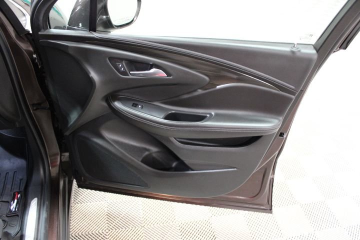 Used 2020 Buick Envision Essence image 29