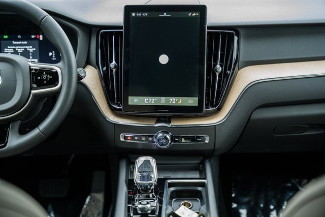 New 2026 Volvo XC60 B5 Plus w/ Protection Package Premier image 20