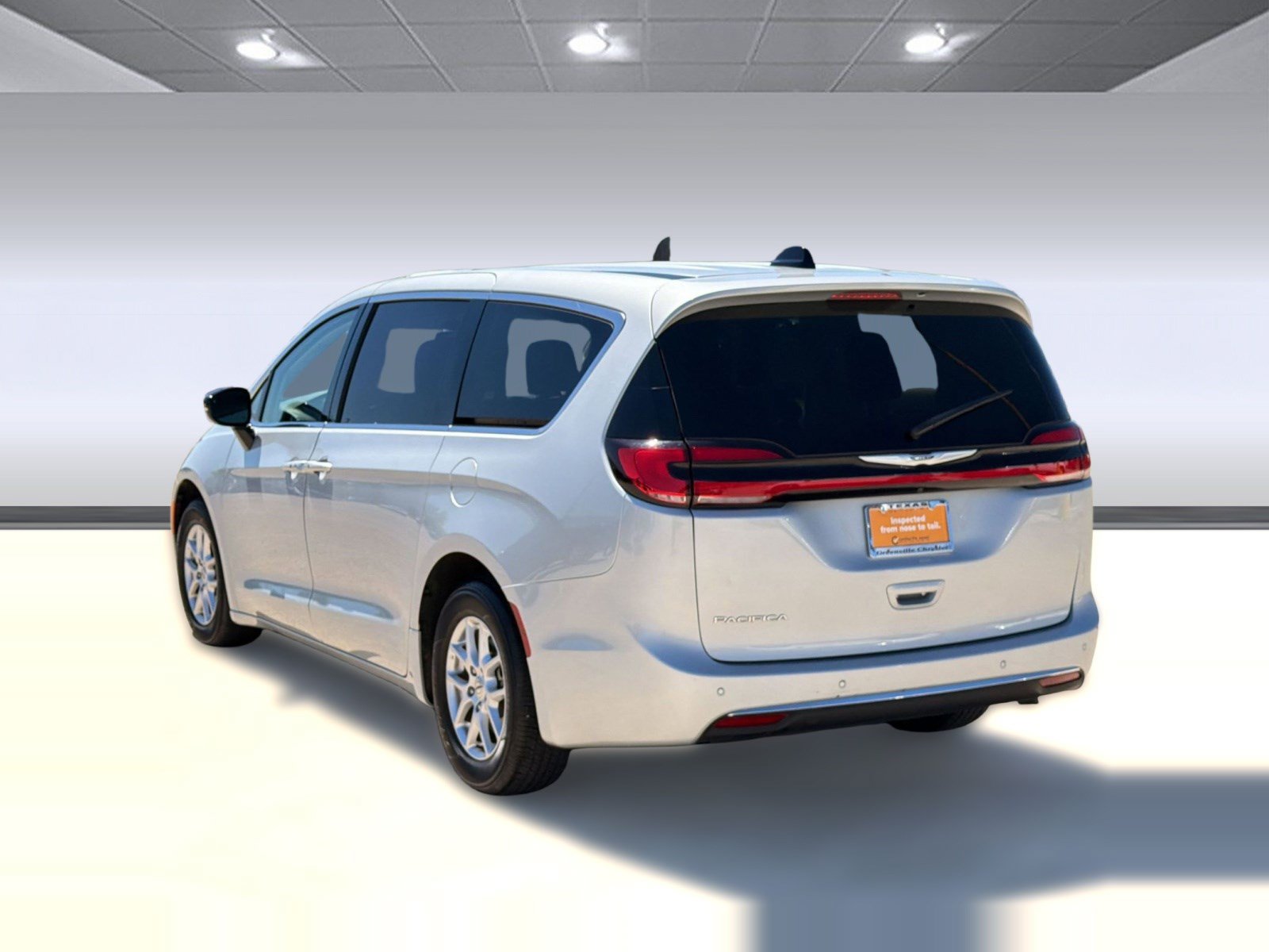 Certified 2024 Chrysler Pacifica Touring-L FWD image 3