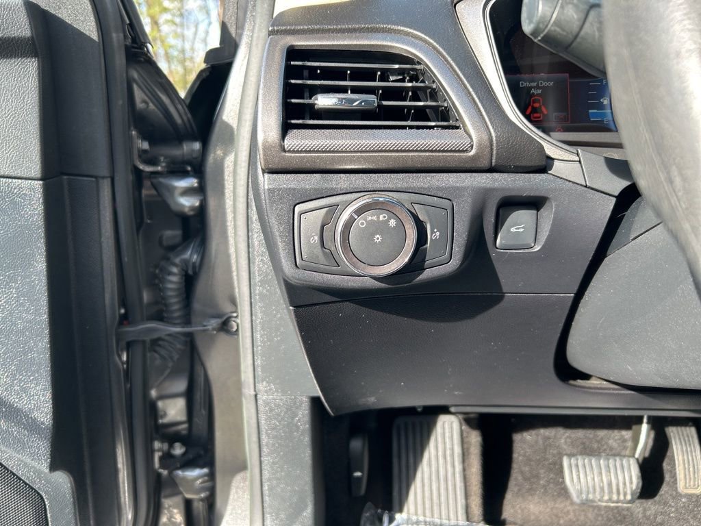 Used 2018 Ford Fusion SE w/ Fusion SE Technology Package image 24