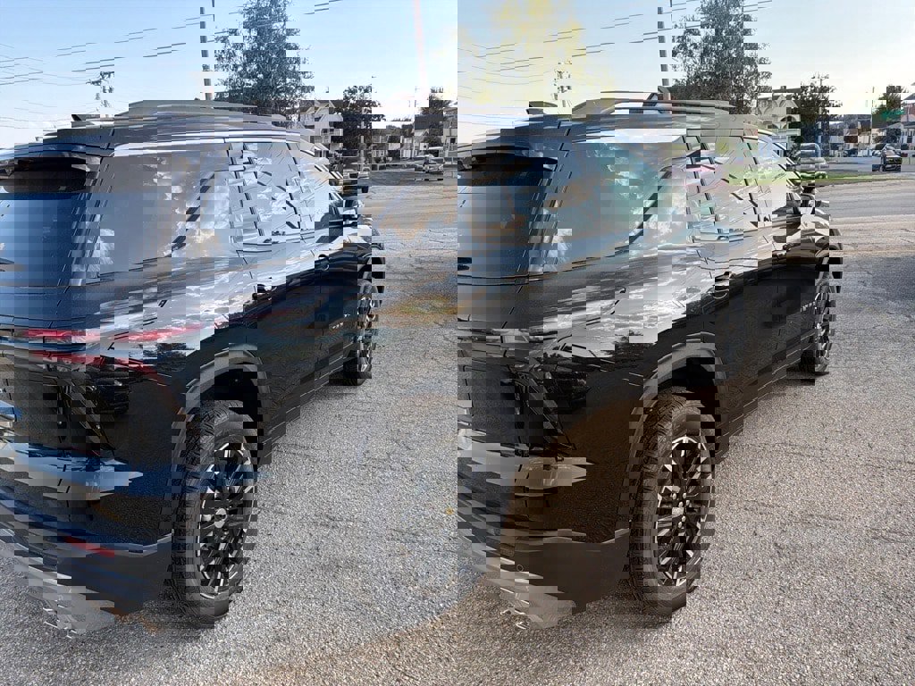New 2026 Chevrolet Traverse LT w/ Sun and Wheel Package image 4