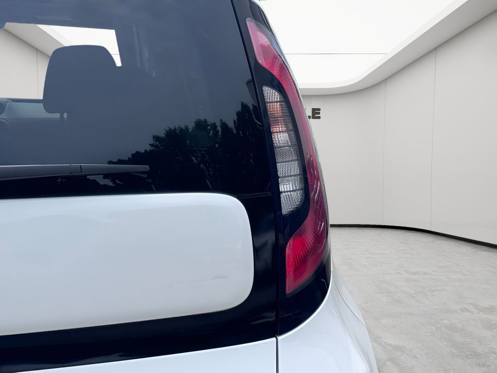 Used 2017 Kia Soul FWD image 10