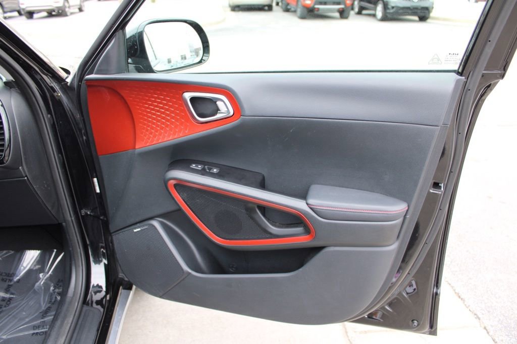 Used 2023 Kia Soul GT-Line w/ GT-Line Technology Package image 21