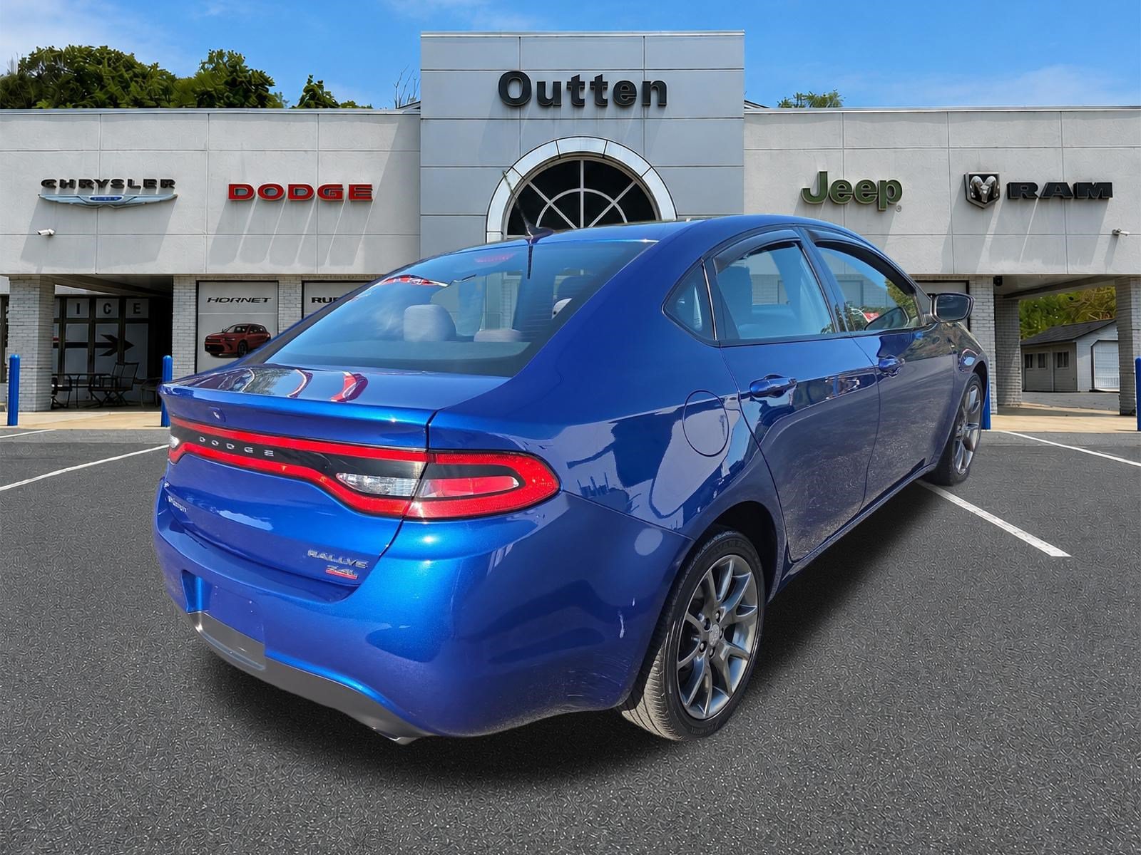 Used 2014 Dodge Dart SXT w/ Sun/Sound Group FWD image 4