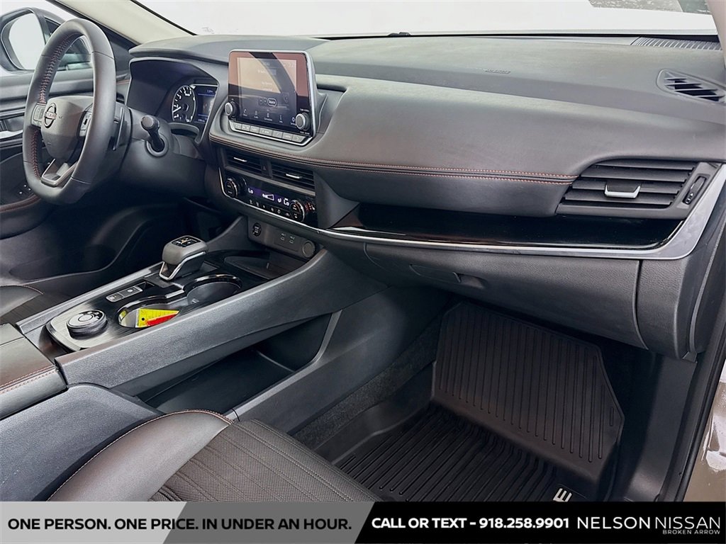 Certified 2025 Nissan Rogue SV image 28