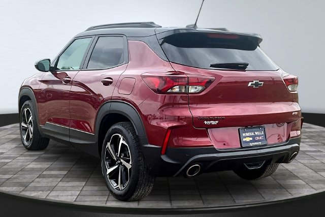Used 2023 Chevrolet TrailBlazer RS w/ Sun and Liftgate Package FWD image 4