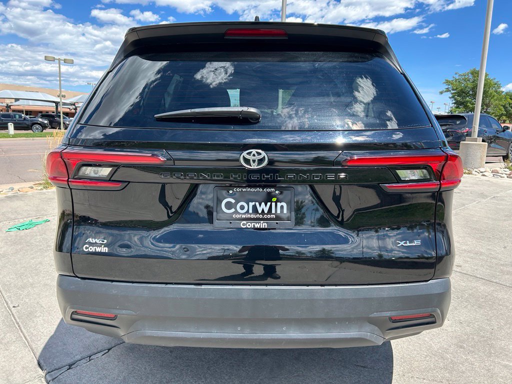 Used 2025 Toyota Grand Highlander AWD image 7