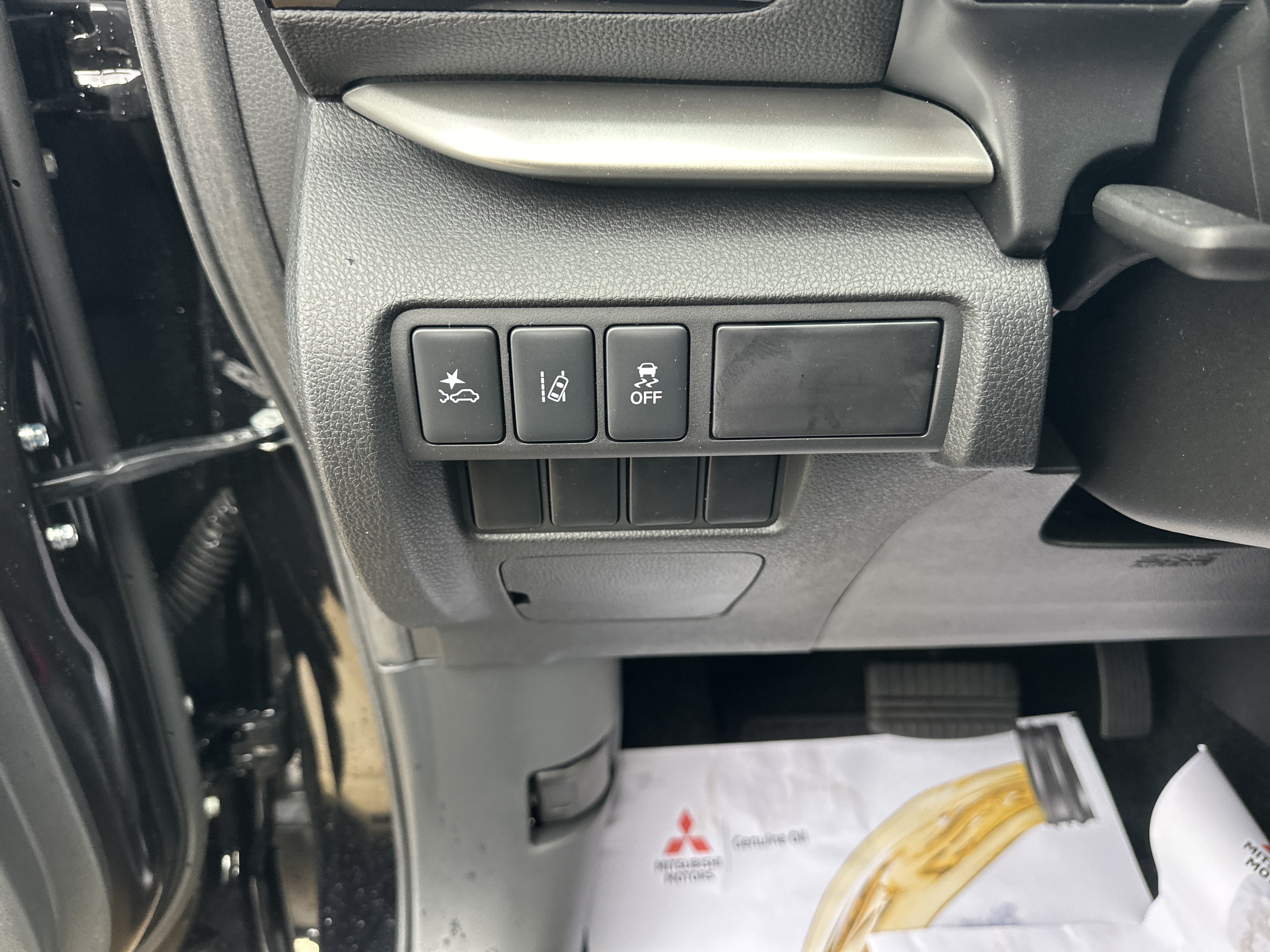 New 2026 Mitsubishi Eclipse Cross ES AWD/4WD image 11
