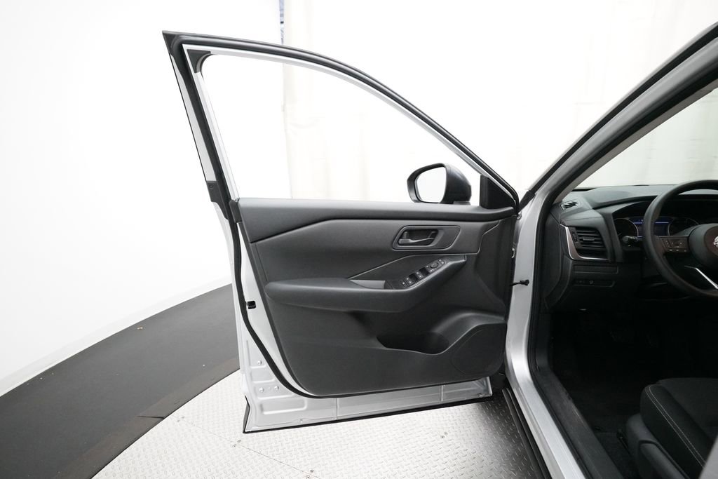 Certified 2024 Nissan Rogue S image 27