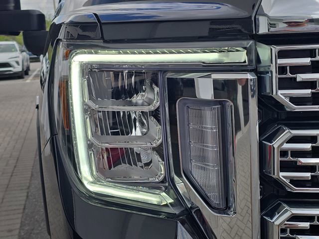 Certified 2022 GMC Sierra 2500 Denali w/ Denali Black Diamond Edition image 10
