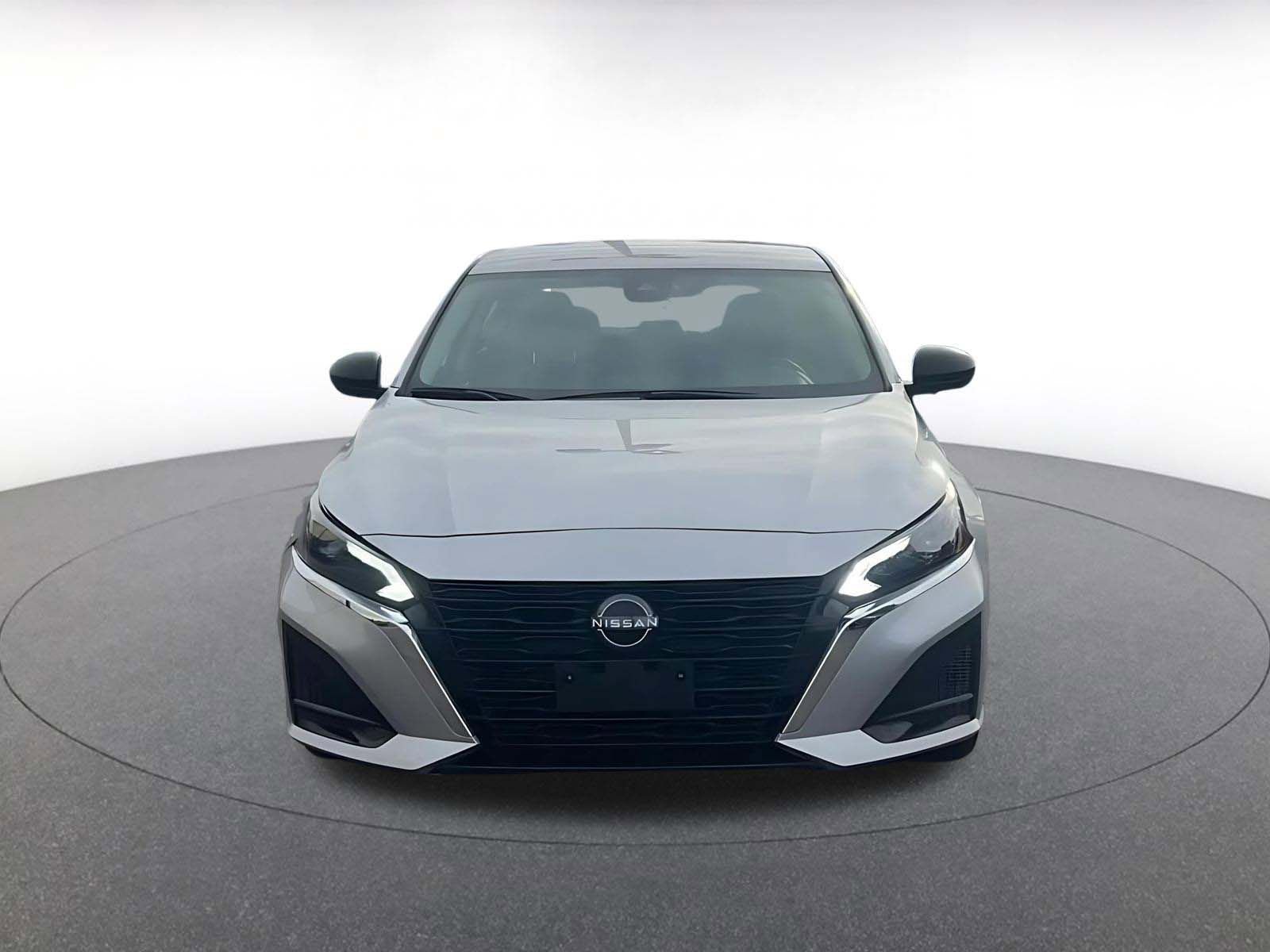 Used 2024 Nissan Altima 2.5 SV image 4