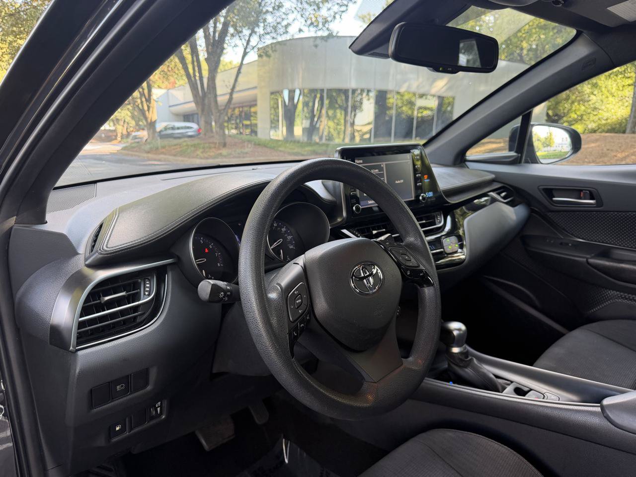 Used 2019 Toyota C-HR LE FWD image 10