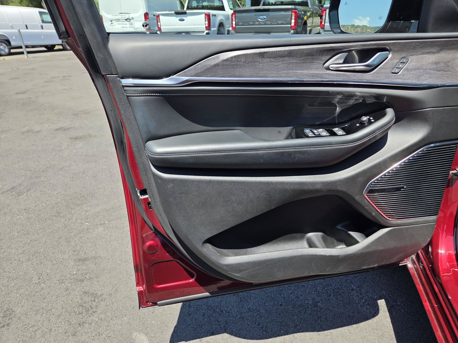 Used 2023 Jeep Grand Cherokee L Overland w/ Rear Seat Video Group I AWD/4WD image 12