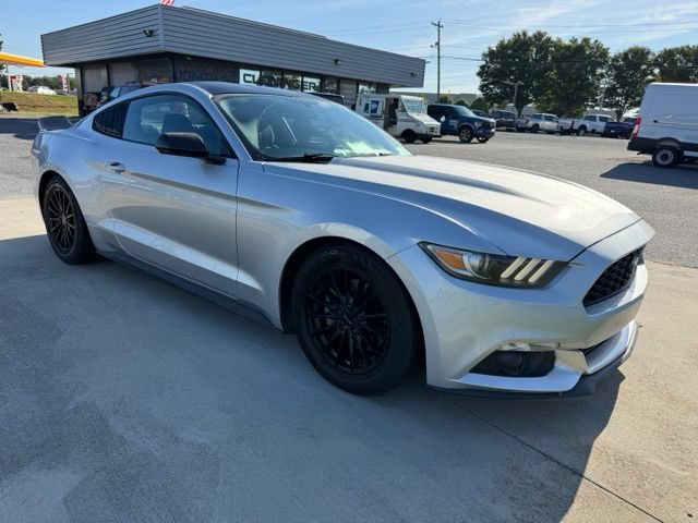 Used 2016 Ford Mustang Coupe RWD image 3