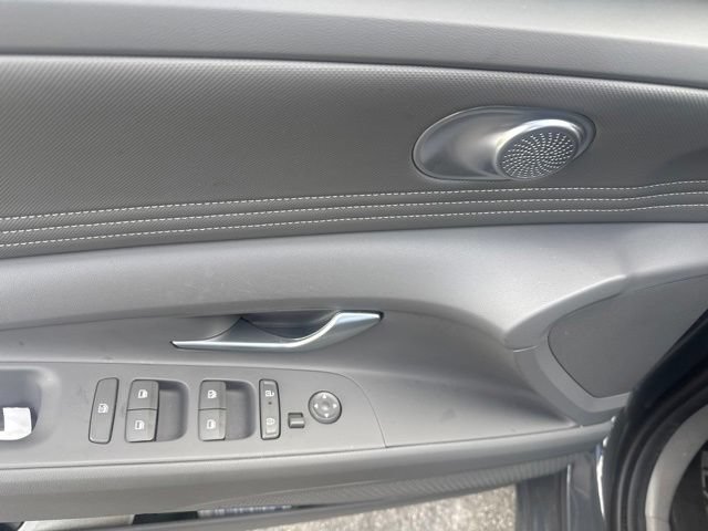 Used 2025 Hyundai Elantra SEL FWD image 11