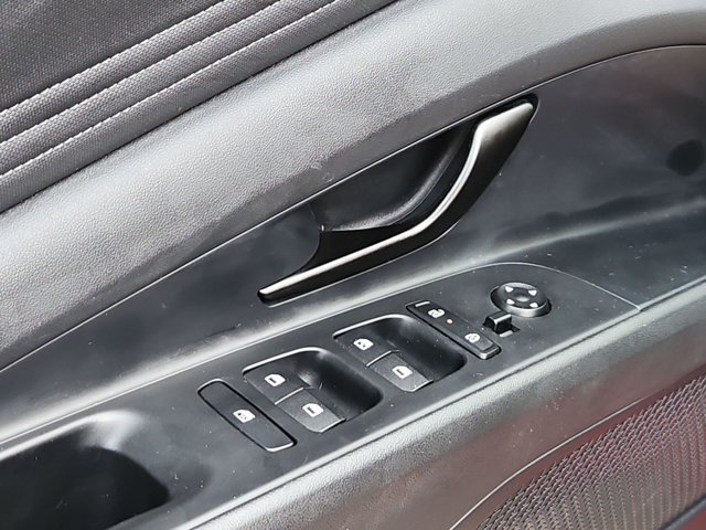 Used 2025 Hyundai Elantra Sport FWD image 21
