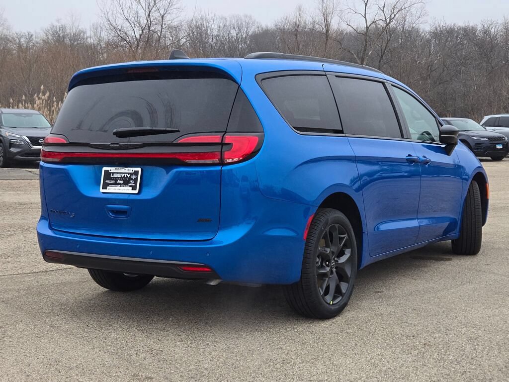 New 2026 Chrysler Pacifica Select w/ S Appearance Package AWD/4WD image 15