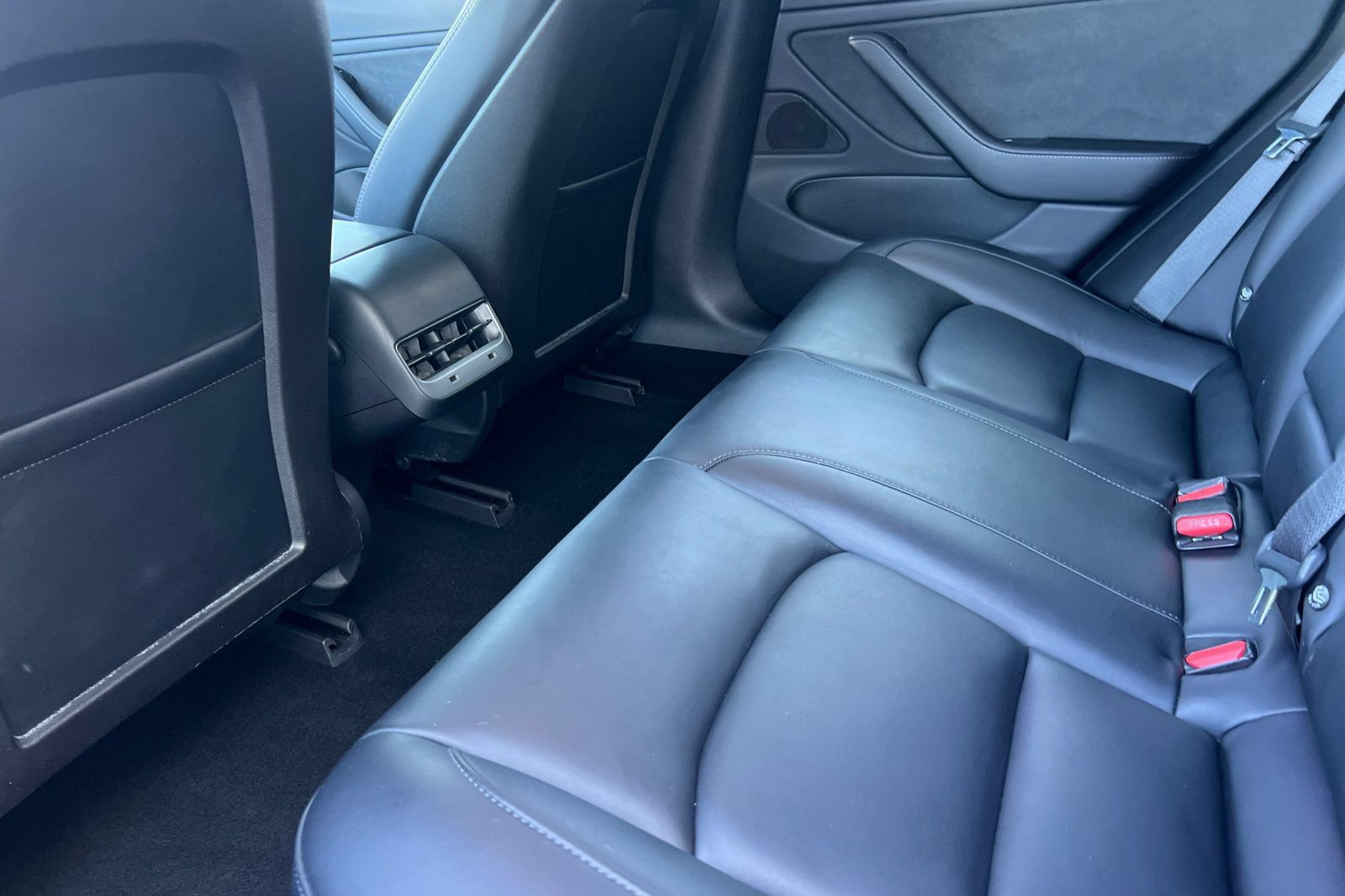 Used 2018 Tesla Model 3 Long Range RWD image 12