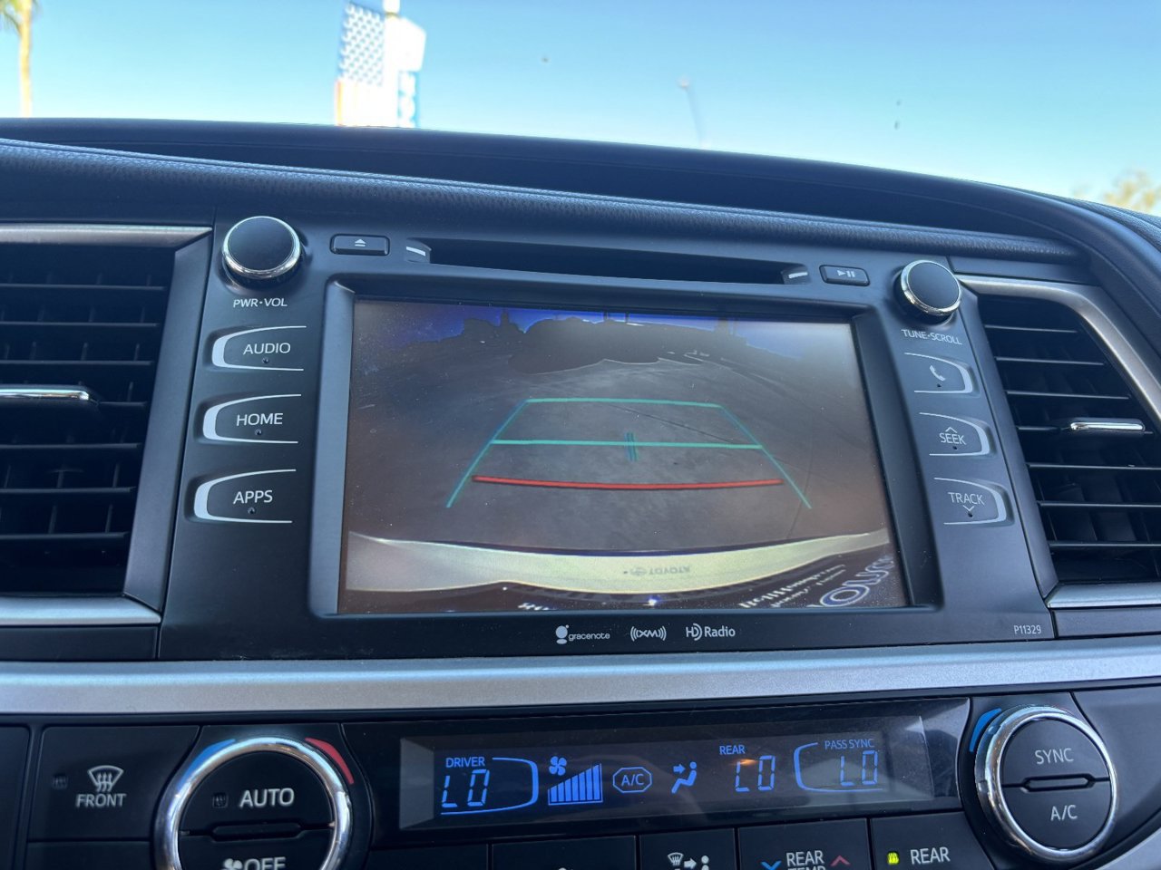 Used 2017 Toyota Highlander Plus w/ Carpet Mat Package FWD image 21