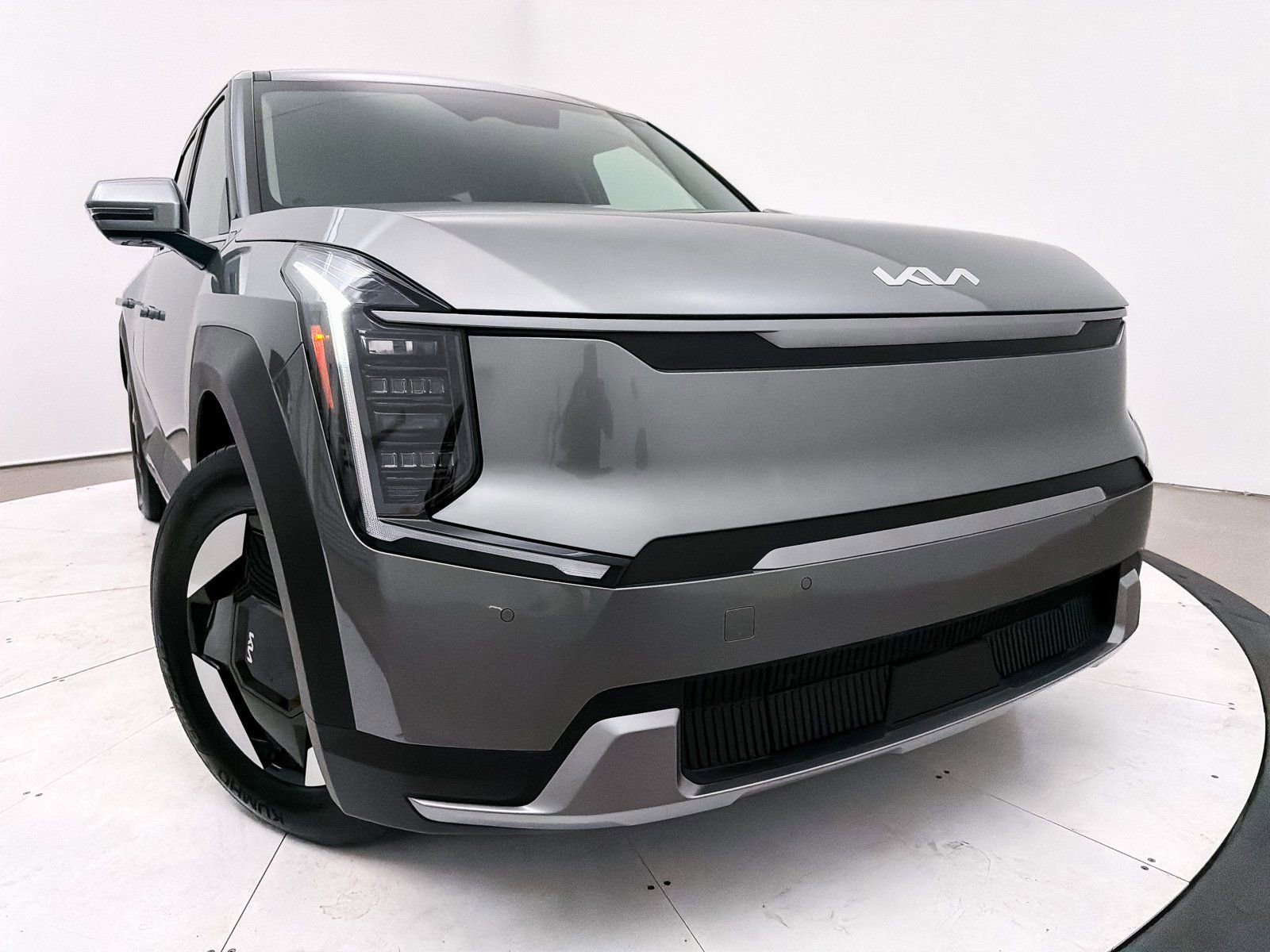 Used 2024 Kia EV9 Light Long Range image 2