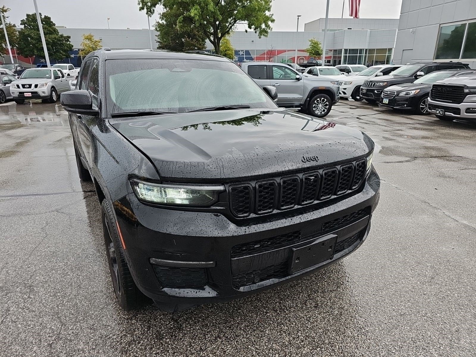 Used 2023 Jeep Grand Cherokee L Limited w/ Luxury Tech Group II AWD/4WD image 8