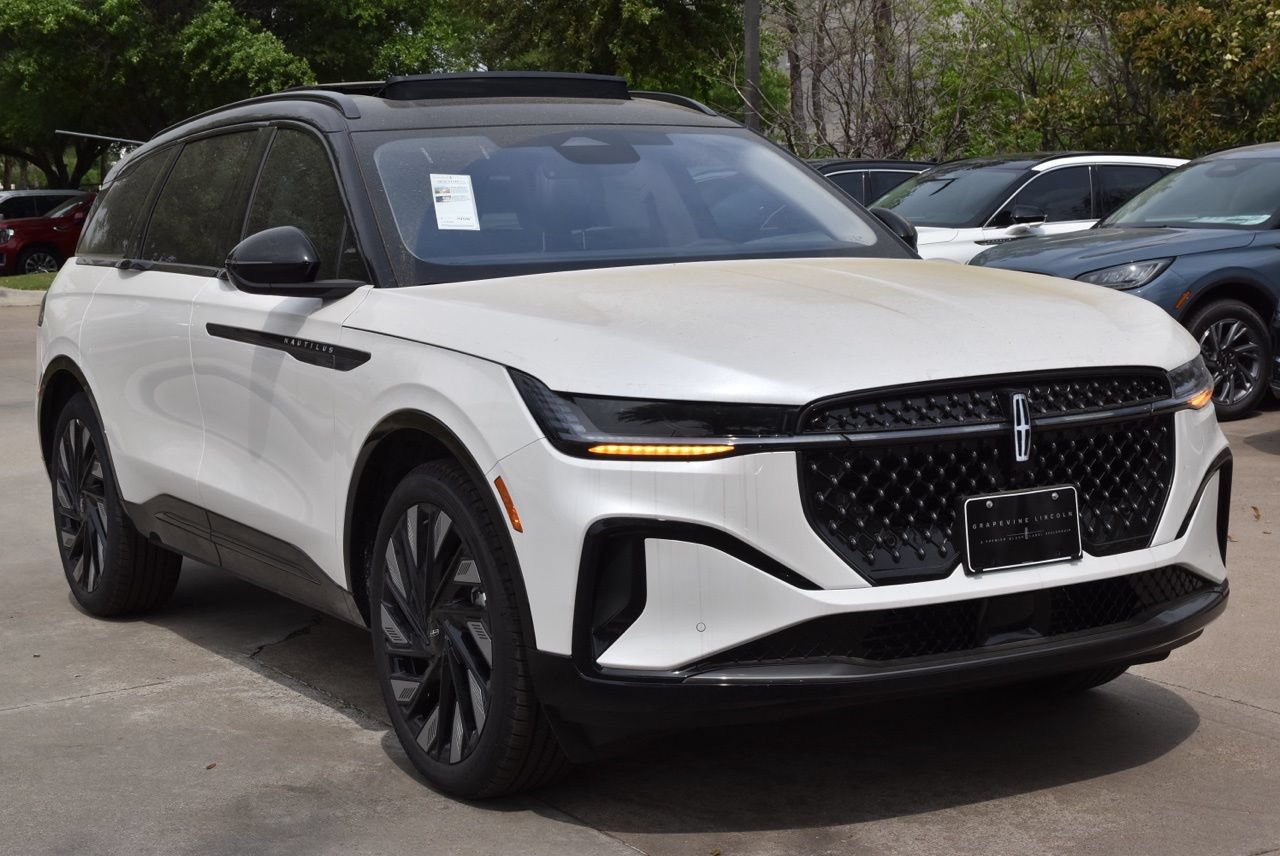 New 2026 Lincoln Nautilus Reserve w/ Jet Appearance Package AWD/4WD image 10