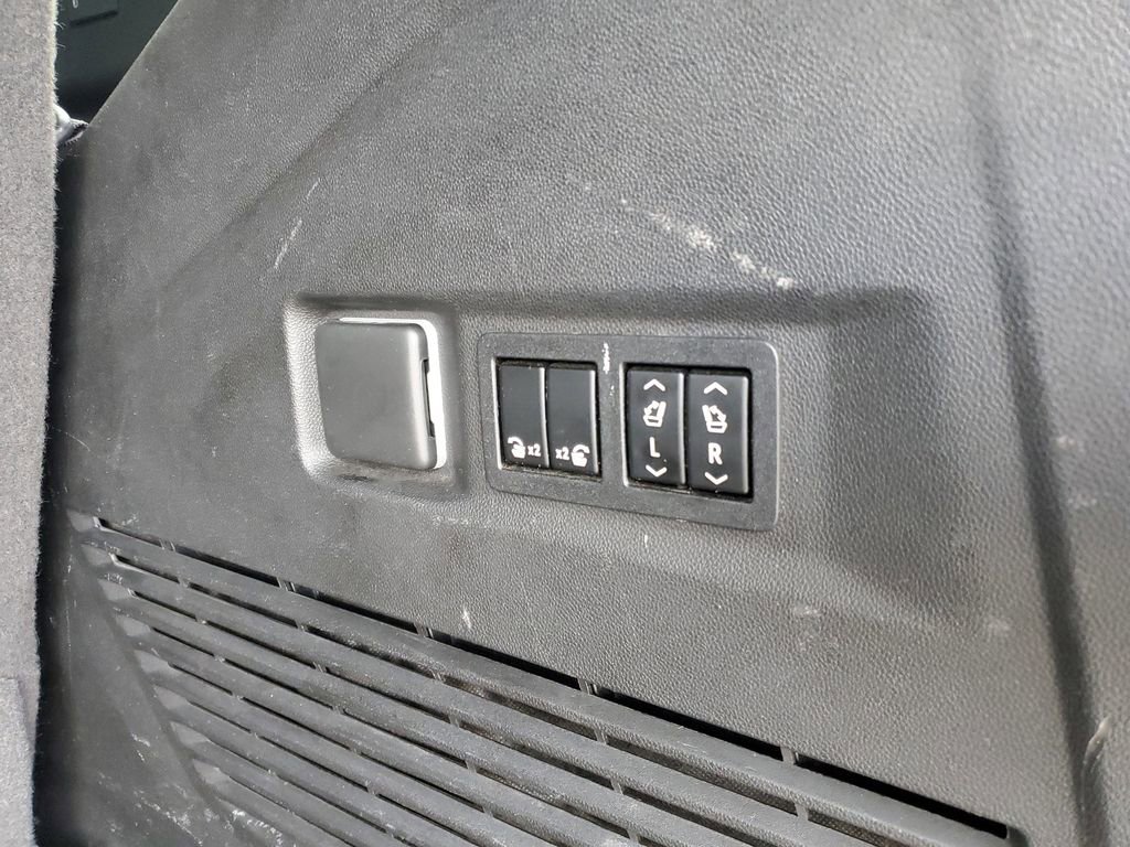 Used 2022 Chevrolet Tahoe RST w/ Luxury Package image 33