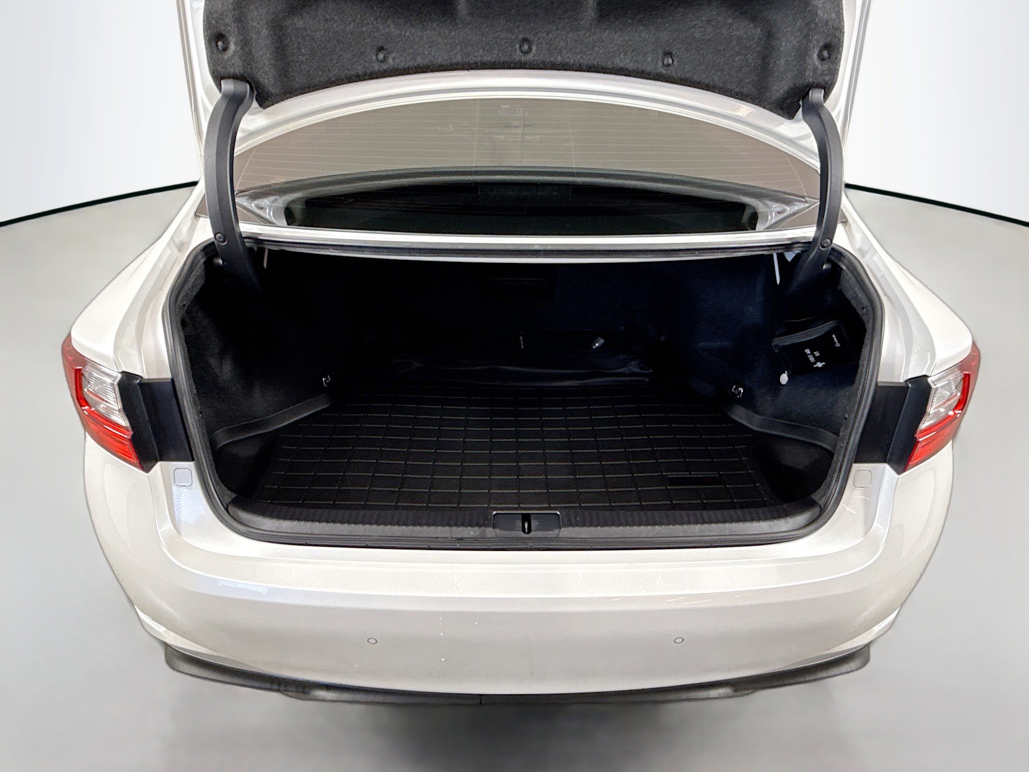 Used 2016 Lexus ES 350 w/ Premium Package w/Wood Trim image 24