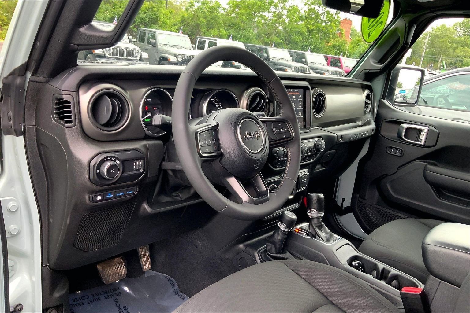 Used 2023 Jeep Wrangler Unlimited w/ Sun & Screen Package AWD/4WD image 14
