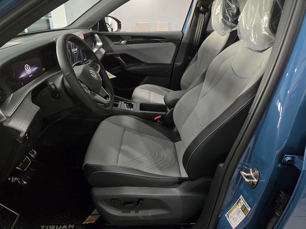 New 2026 Volkswagen Tiguan SE R-Line AWD/4WD image 7