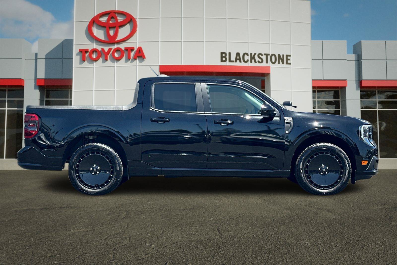 Used 2025 Ford Maverick Lobo AWD/4WD image 2