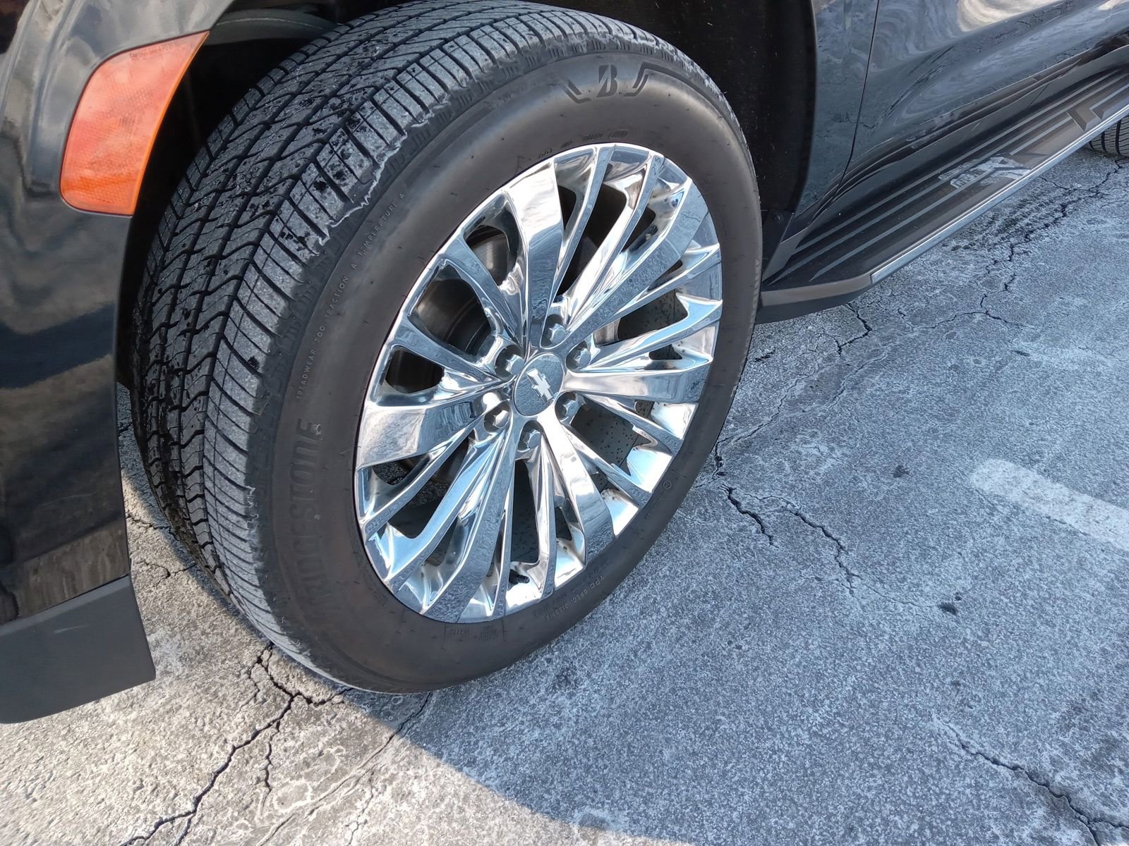 Used 2021 Chevrolet Tahoe LT w/ LT Signature Package image 6