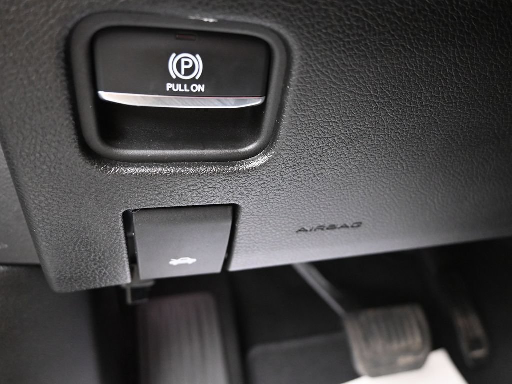 Used 2024 Jeep Grand Cherokee Altitude AWD/4WD image 32