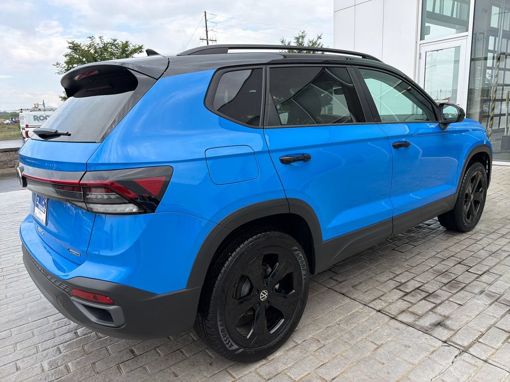Certified 2025 Volkswagen Taos SE AWD/4WD image 7
