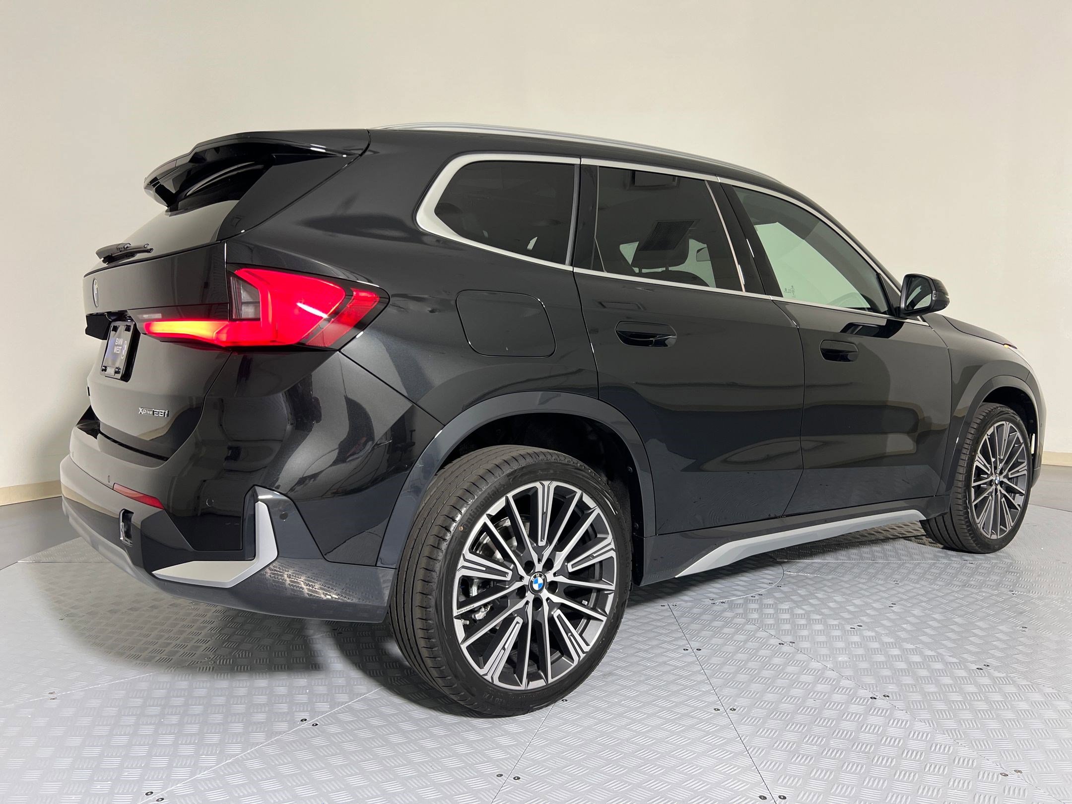 Used 2026 BMW X1 xDrive28i w/ Technology Package image 9