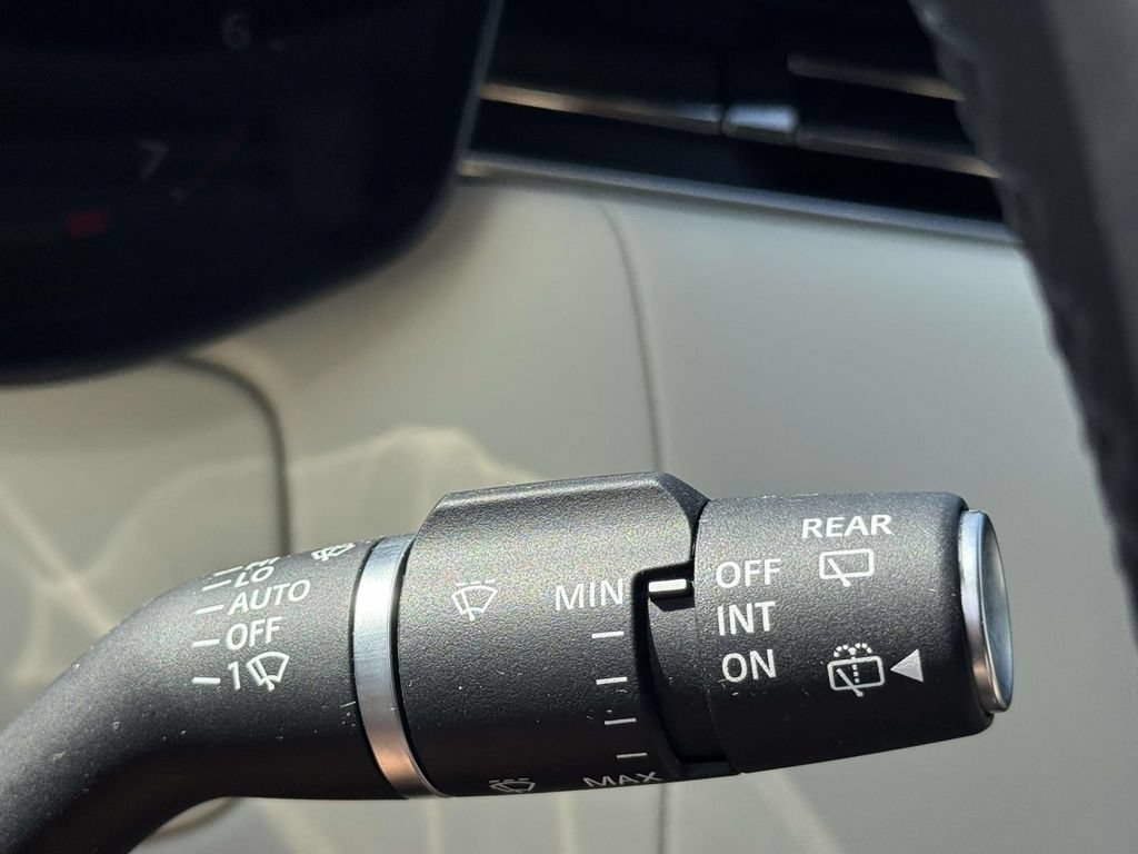 Certified 2025 Land Rover Range Rover SE AWD/4WD image 29