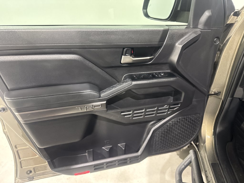 Used 2025 Toyota Tacoma TRD Off-Road AWD/4WD image 18